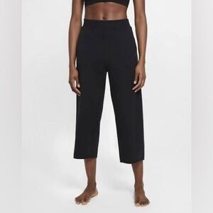 Nike Yoga Luxe Cropped Sweatpants